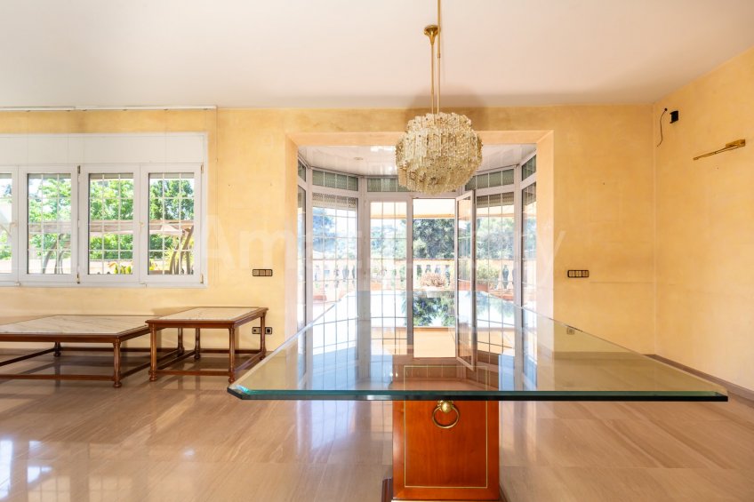 Spectacular villa with pool and squash, next to the Golf -9