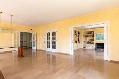 Spectacular villa with pool and squash, next to the Golf -12