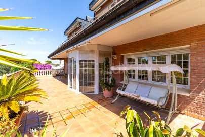 Spectacular villa with pool and squash, next to the Golf -47