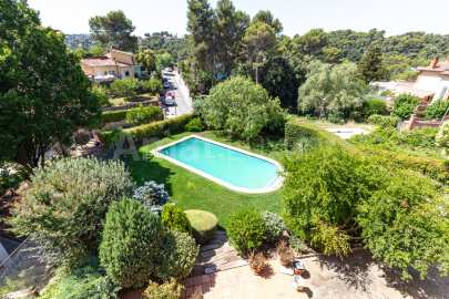 Spectacular villa with pool and squash, next to the Golf -50