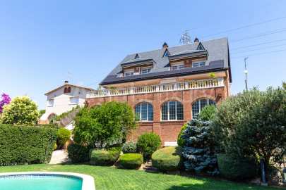 Spectacular villa with pool and squash, next to the Golf -55