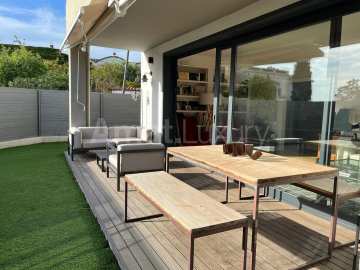 unique property in the center of Sant Just Desvern -7
