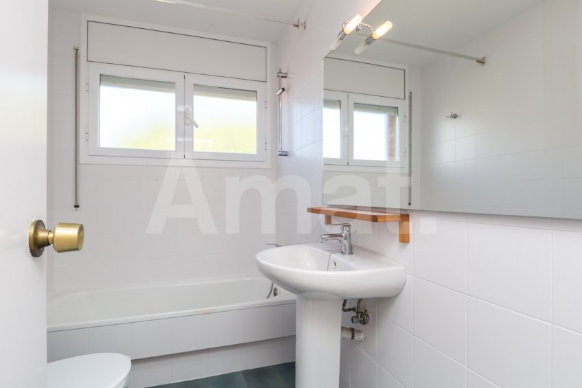 AMPLITUDE, GOOD LOCATION AND COMMUNITY AREA WITH SWIMMING POOL -29