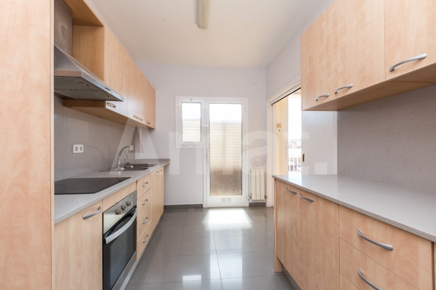 AMPLITUDE, GOOD LOCATION AND COMMUNITY AREA WITH SWIMMING POOL -4