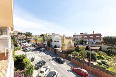 AMPLITUDE, GOOD LOCATION AND COMMUNITY AREA WITH SWIMMING POOL -12