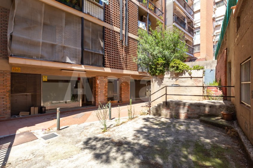 Large duplex commercial premises on Travessera de Dalt
 -10