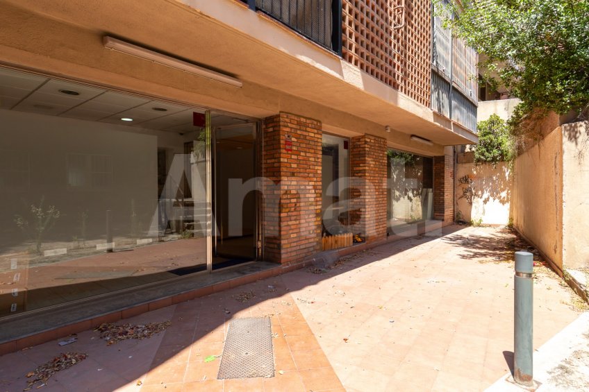 Large duplex commercial premises on Travessera de Dalt
 -11