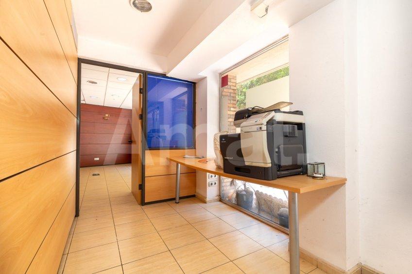 Large duplex commercial premises on Travessera de Dalt
 -14