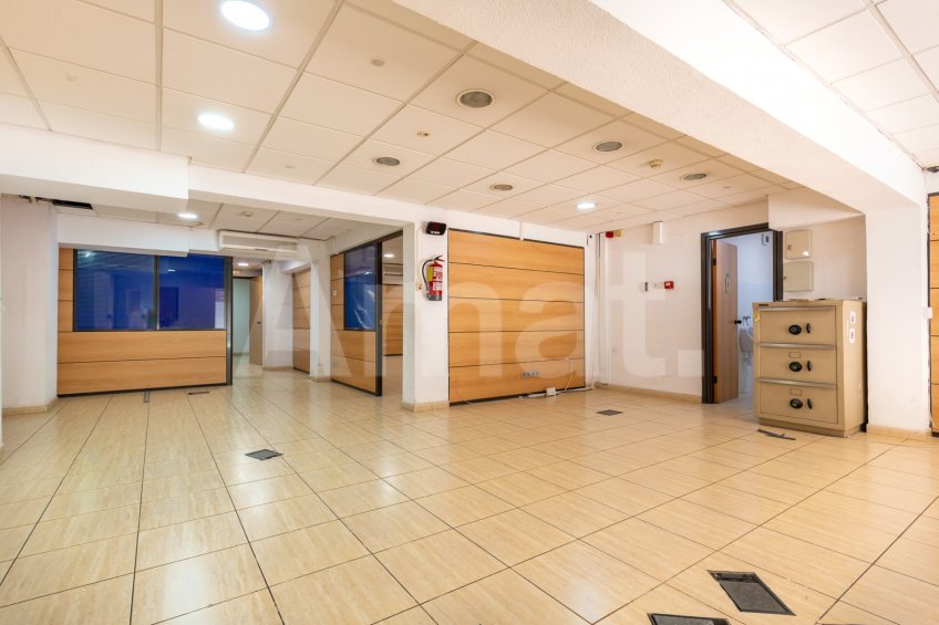 Large duplex commercial premises on Travessera de Dalt
 -17