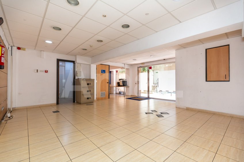Large duplex commercial premises on Travessera de Dalt
 -19