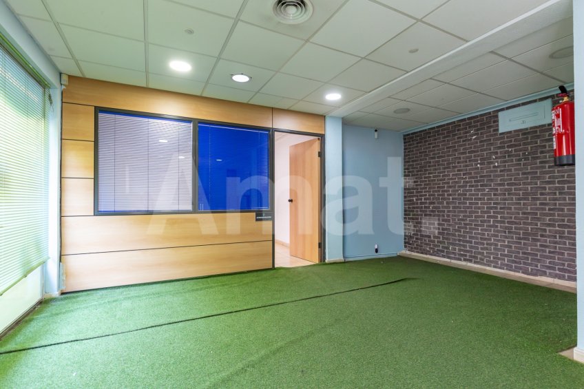 Large duplex commercial premises on Travessera de Dalt
 -2