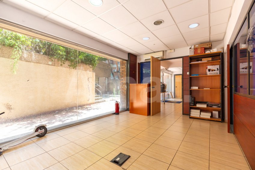 Large duplex commercial premises on Travessera de Dalt
 -23