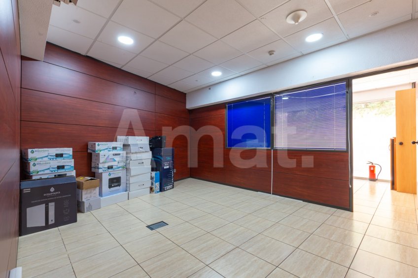 Large duplex commercial premises on Travessera de Dalt
 -26