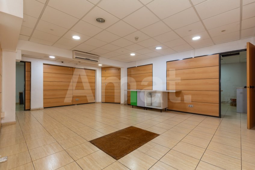 Large duplex commercial premises on Travessera de Dalt
 -30