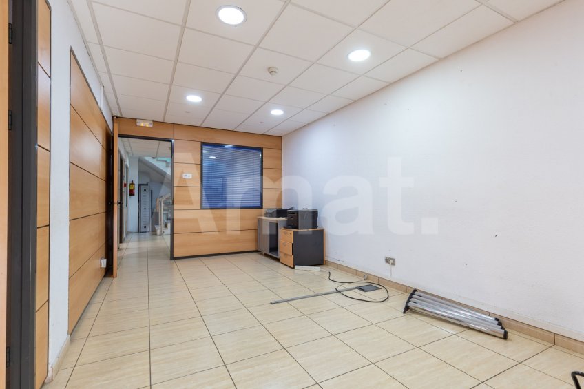 Large duplex commercial premises on Travessera de Dalt
 -34