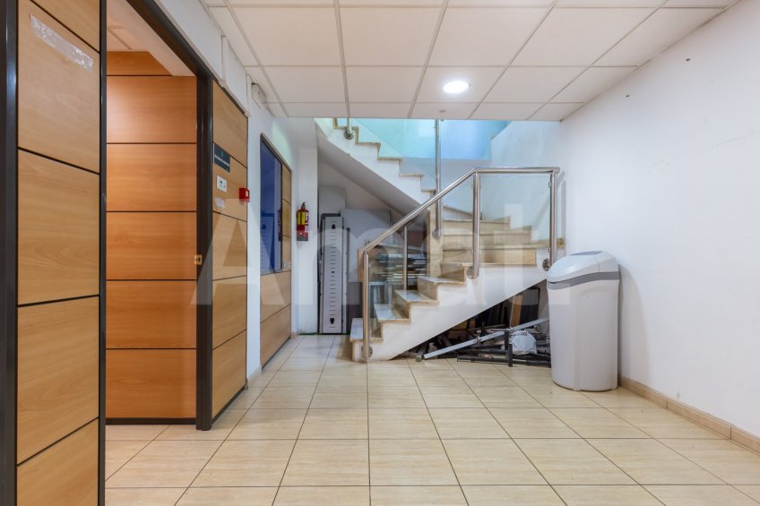 Large duplex commercial premises on Travessera de Dalt
 -35