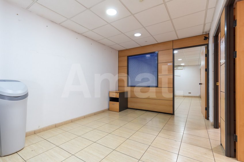 Large duplex commercial premises on Travessera de Dalt
 -36