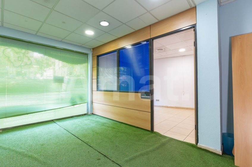 Large duplex commercial premises on Travessera de Dalt
 -4