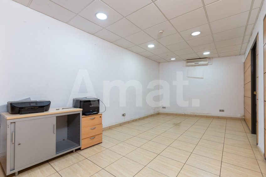 Large duplex commercial premises on Travessera de Dalt
 -40