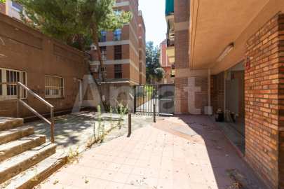 Large duplex commercial premises on Travessera de Dalt
 -13