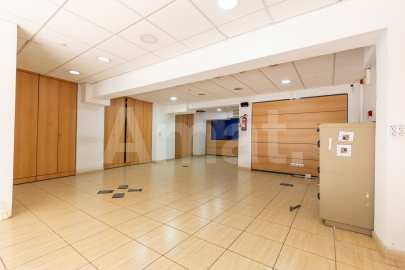 Large duplex commercial premises on Travessera de Dalt
 -15