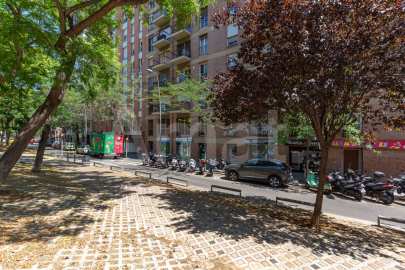 Large duplex commercial premises on Travessera de Dalt
 -38