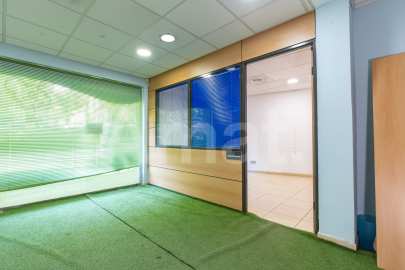 Large duplex commercial premises on Travessera de Dalt
 -4