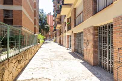 Large duplex commercial premises on Travessera de Dalt
 -9