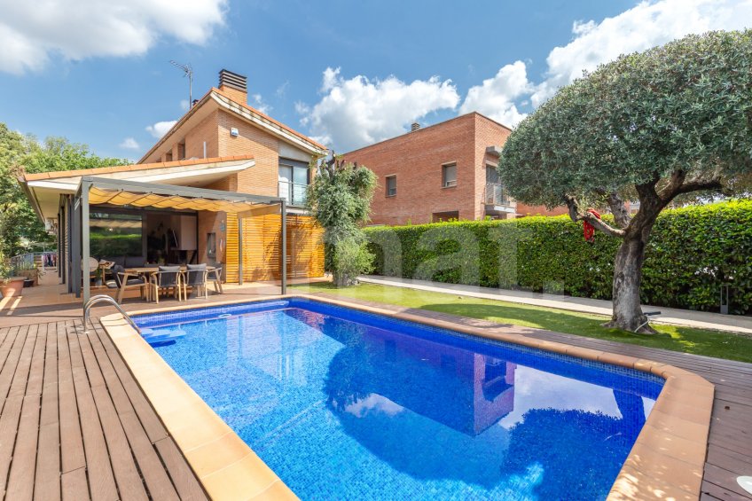 Atractiva casa con piscina, en Els Gorgs de Franqueses