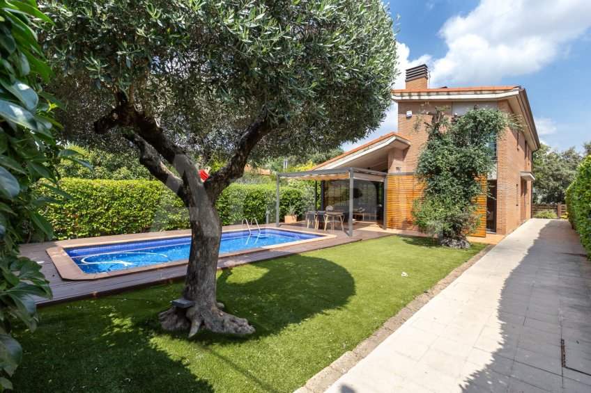 Atractiva casa con piscina, en Els Gorgs de Franqueses -38