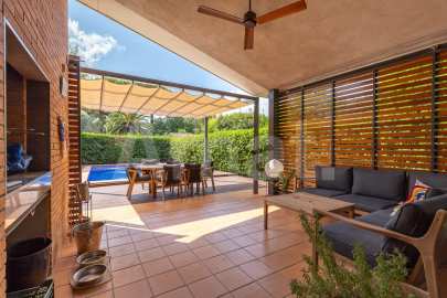 Atractiva casa con piscina, en Els Gorgs de Franqueses -33