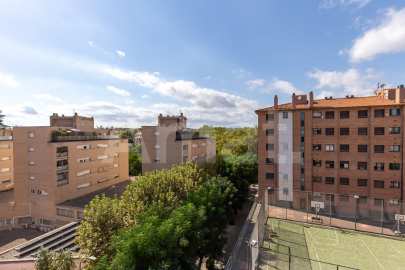 Acollidor pis al costat de l'estació de FGC -35