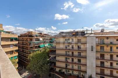 Acollidor pis al costat de l'estació de FGC -36