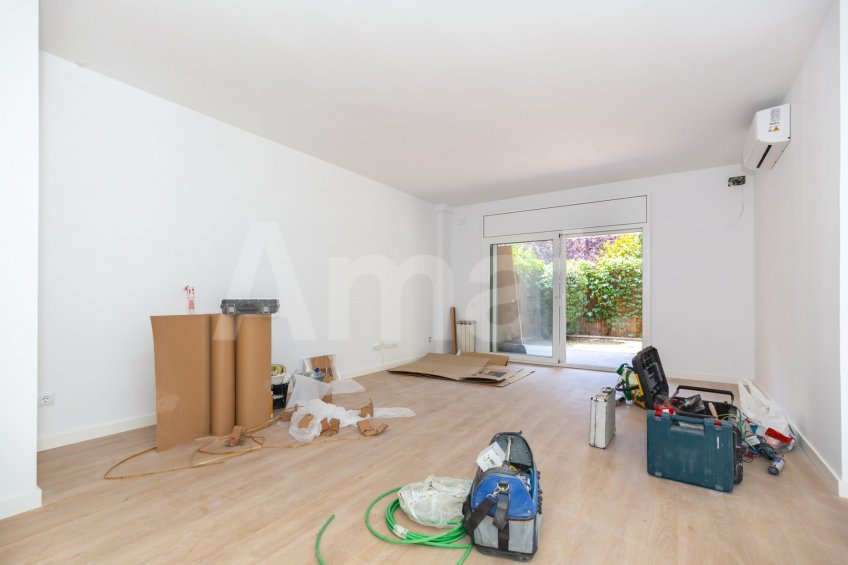 Refurbished fround-floor flat with a large terraces, in Parc Central -23