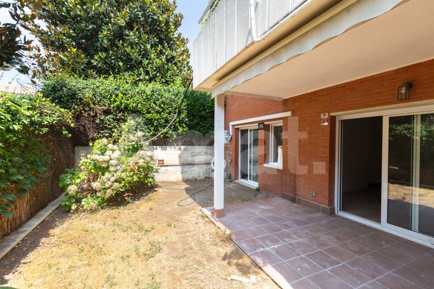 Refurbished fround-floor flat with a large terraces, in Parc Central -3