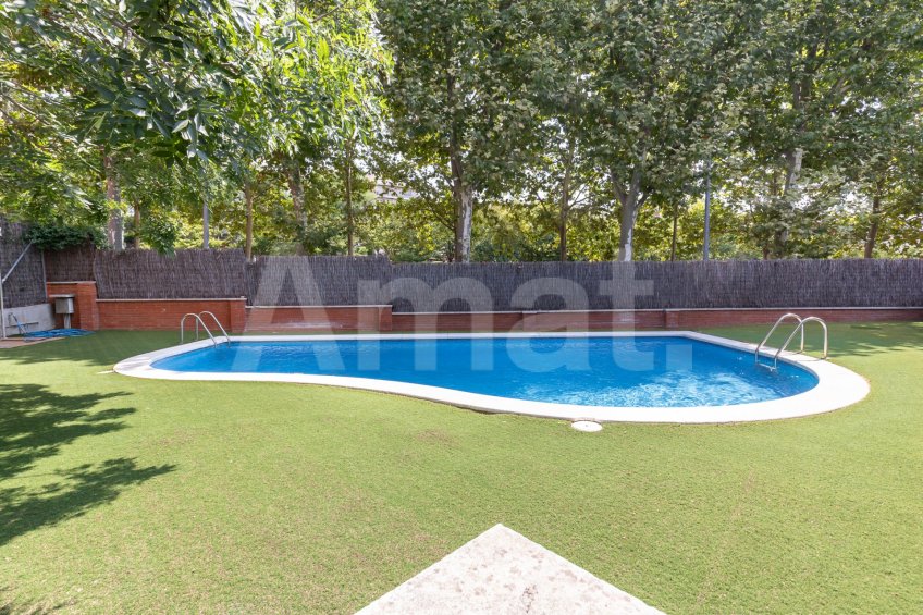 Refurbished fround-floor flat with a large terraces, in Parc Central -37