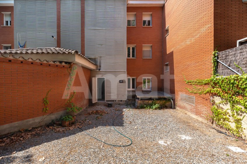 Refurbished fround-floor flat with a large terraces, in Parc Central -7