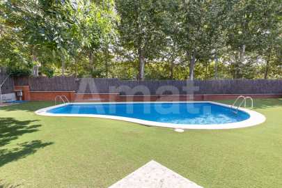 Refurbished fround-floor flat with a large terraces, in Parc Central -37
