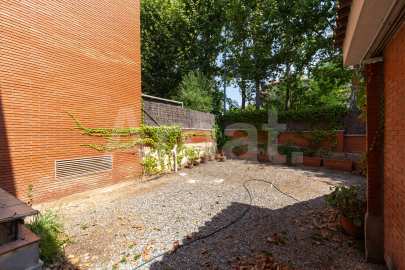 Refurbished fround-floor flat with a large terraces, in Parc Central -8