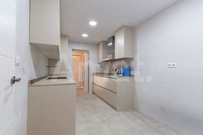 Refurbished fround-floor flat with a large terraces, in Parc Central -9