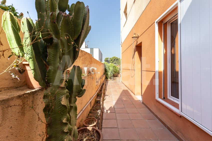 Planta baja con gran terraza y vistas, en La Miranda -33