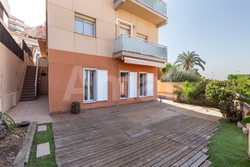 Planta baja con gran terraza y vistas, en La Miranda -5
