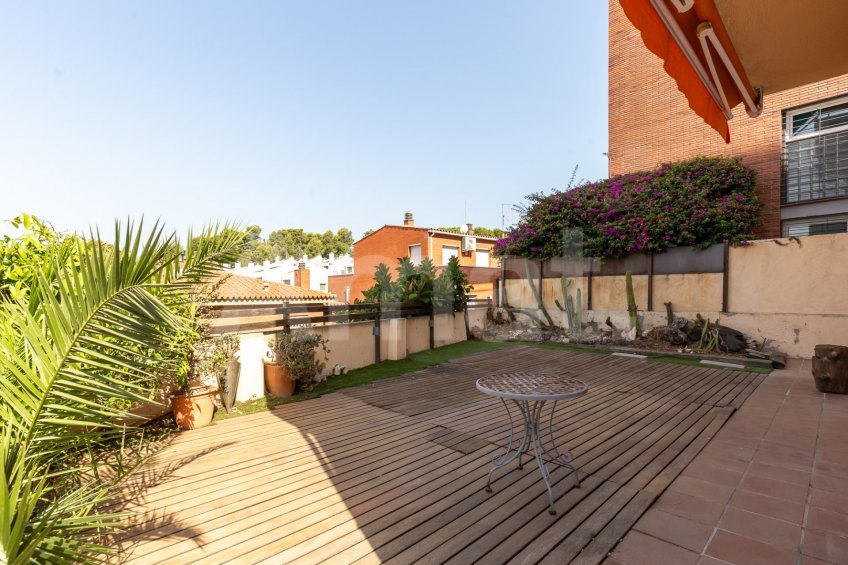 Planta baja con gran terraza y vistas, en La Miranda -6