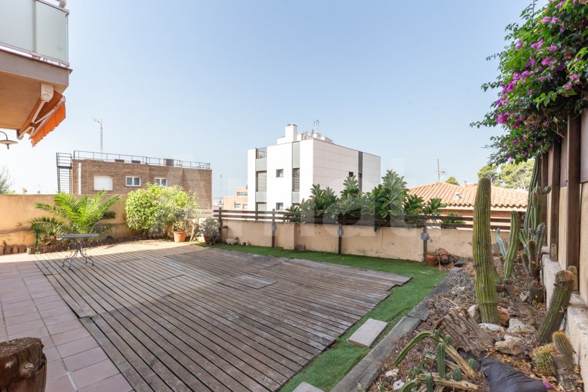 Planta baja con gran terraza y vistas, en La Miranda -7