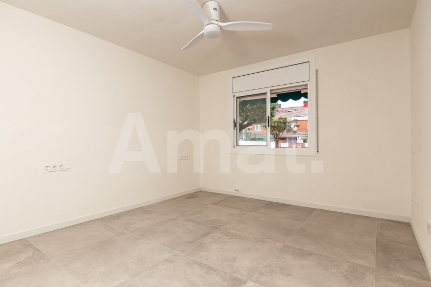 Groundfloor with garden to enjoy and live in -13