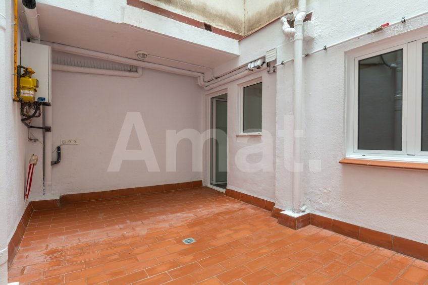 Groundfloor with garden to enjoy and live in -23