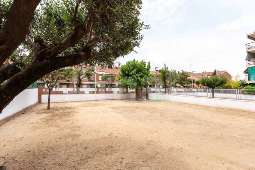 Groundfloor with garden to enjoy and live in -26