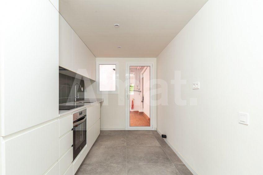Groundfloor with garden to enjoy and live in -7