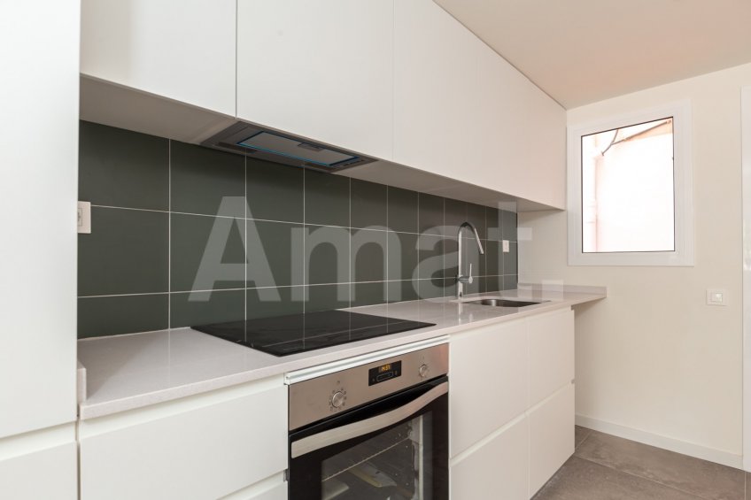 Groundfloor with garden to enjoy and live in -8