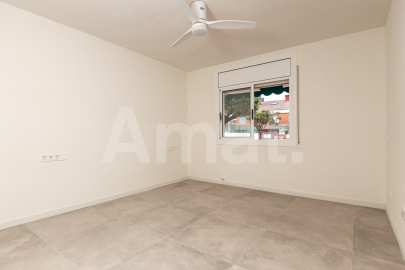 Groundfloor with garden to enjoy and live in -13